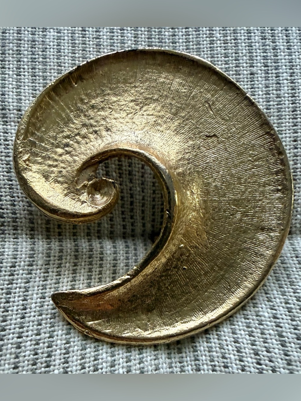 Swirl Gold Tone Textured Nautical Vintagr Brooch -